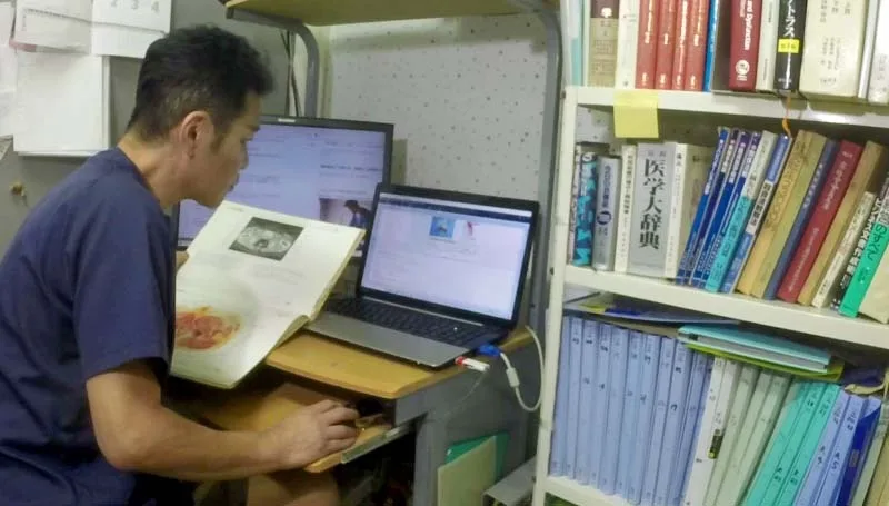 自ら快晴鍼灸院のWEBサイト設計監修作業とSEO対策を行う代表 久保田崇士